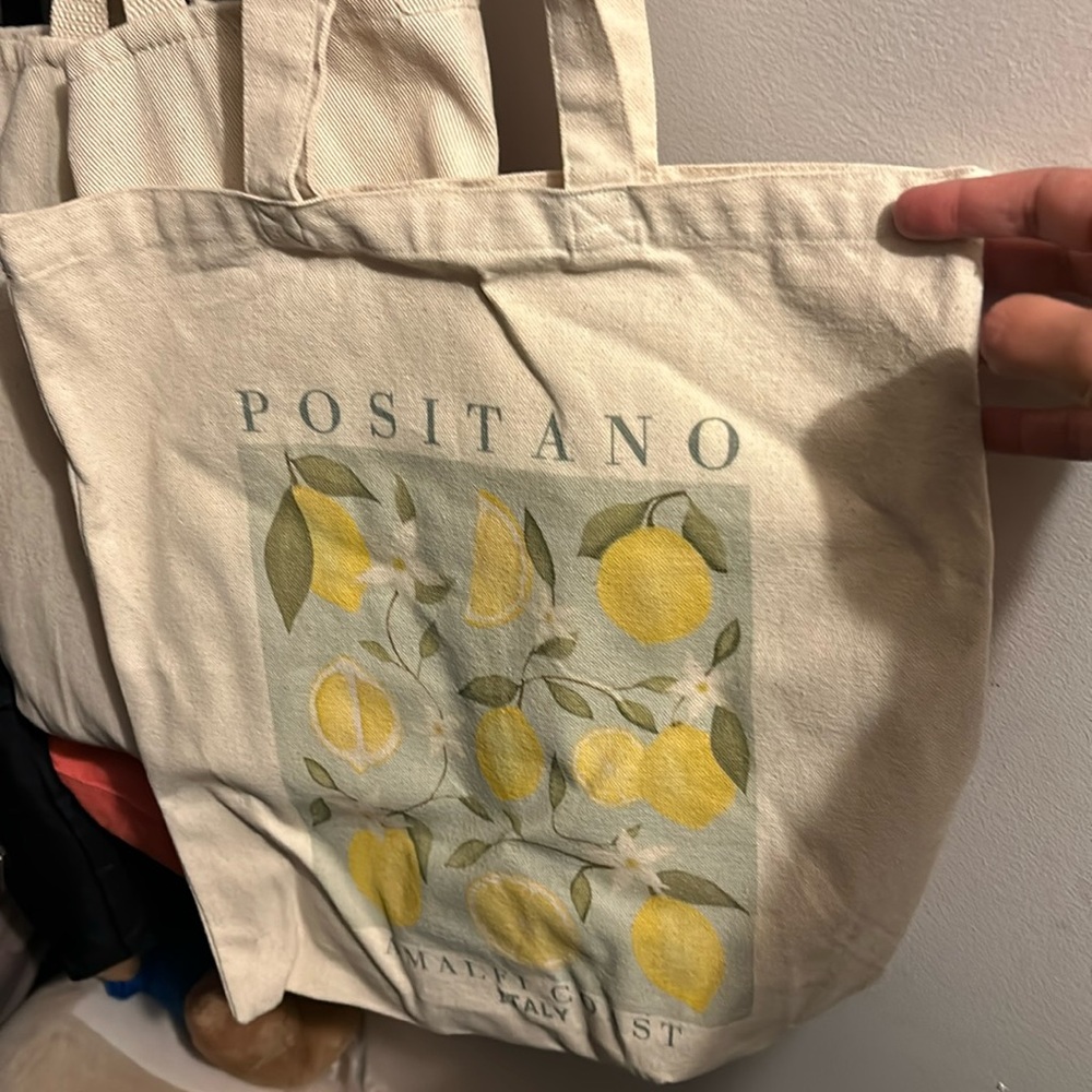 Tote bag